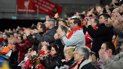 Download Video: Liverpool : l’émouvant hommage des supporters à Cristiano Ronaldo, endeuillé après la mort de son bébé