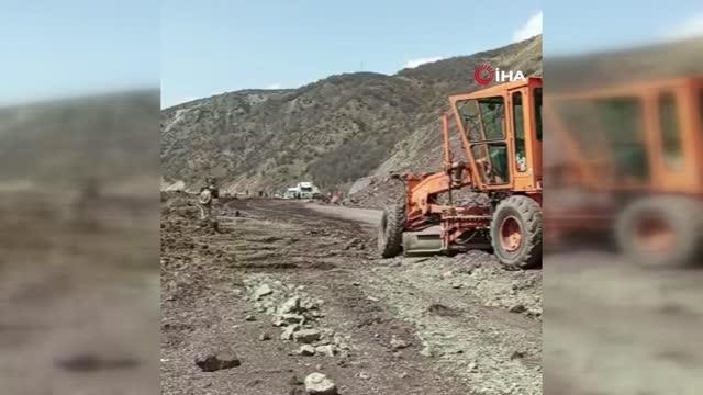 Tunceli-Erzincan Karayolu heyelan nedeniyle bir süre trafiğe kapandı