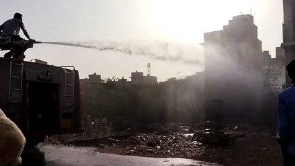 Watch Video: झाडिय़ों में लगी आग से अफरा-तफरी