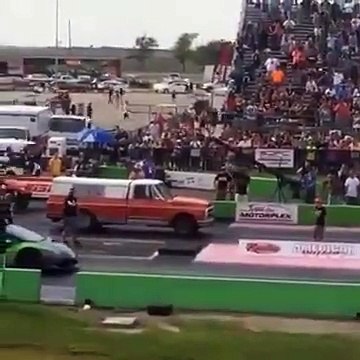 Un pick up met à l'amande une Lamborghini... Moteur sur-gonflé