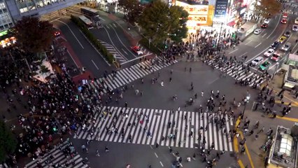 Tokyo Şehrinin İnsanın Başını Döndürücü Kalabalığı