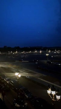 Yannick Noah et ses enfants passent la soirée à l'Hôtel de Crillon.