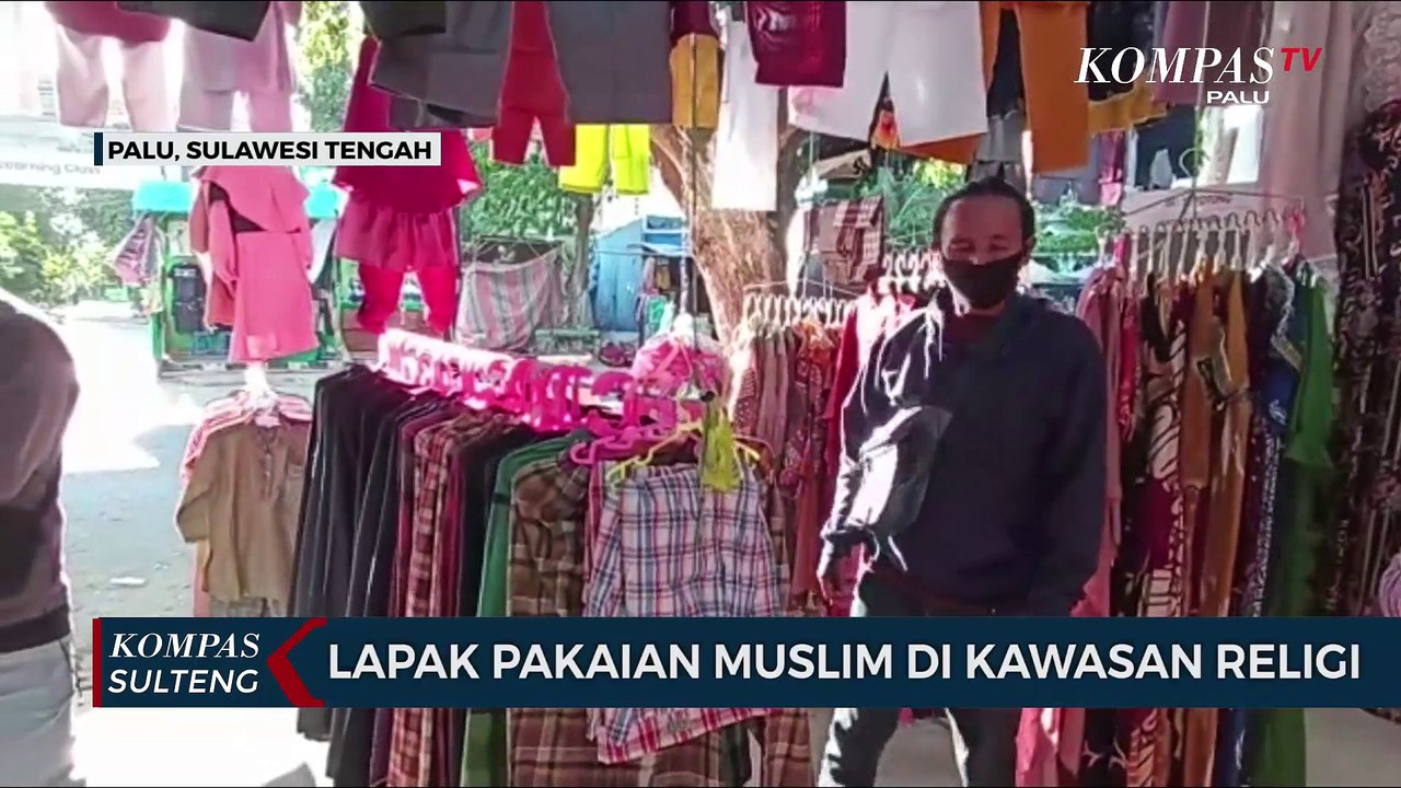 Lapak Pakaian Muslim di Kawasan Religi Sis Aljufri