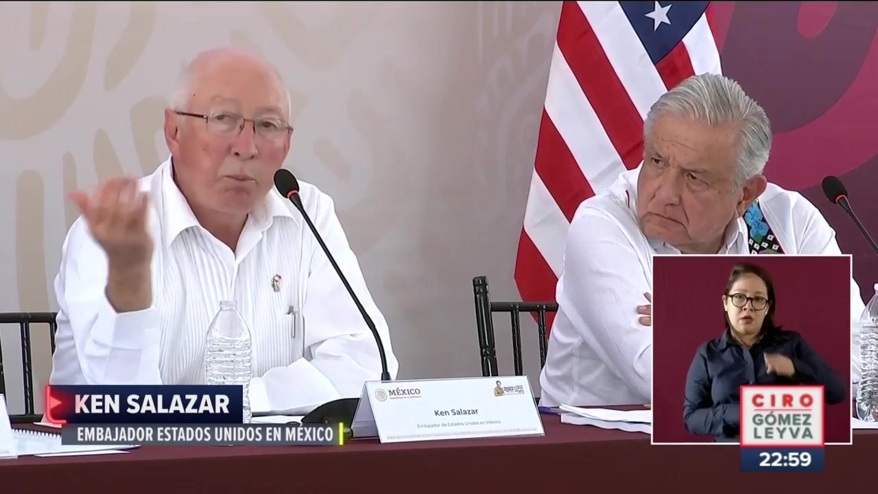 Ken Salazar promueve inversión en México