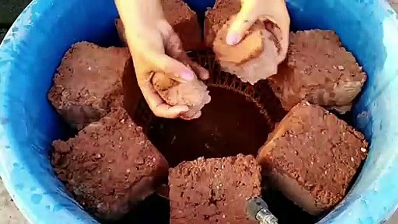 Gritty Chunky Red Dirt Sand Cement Water Crumbles Cr: CS ASMR146
