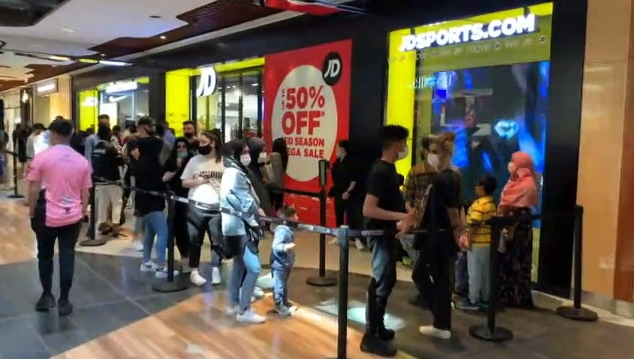 Queensland is considering whether to follow NSW  and Victoria’s lead and relax isolation rules for close contacts.