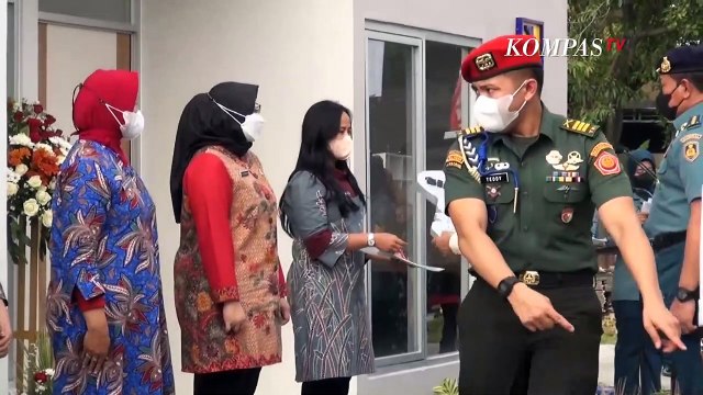 Diperintah Jokowi, Menhan Prabowo Serahkan 53 Kunci Rumah ke Ahli Waris Pahlawan KRI Nanggala 402