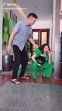 Cậy lấy chồng gần nhà cô con gái suốt ngày qua ăn trực, đã thế còn mang đồ ăn về