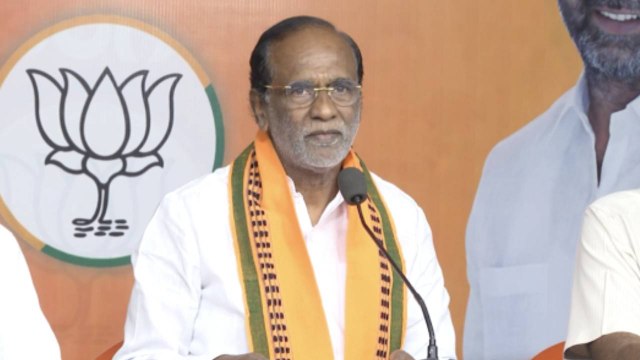 Telangana: Bandi Sanjay Padayatra విషయంలో TRS పై Dr. K Laxman ఫైర్ | Oneindia Telugu