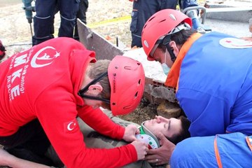 5.7'lik deprem tatbikatı gerçeği aratmadı