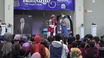Tatvan'da Ramazan coşkusu: İlçede sahne alan Dursun Ali Erzincanlı büyük ilgi gördü