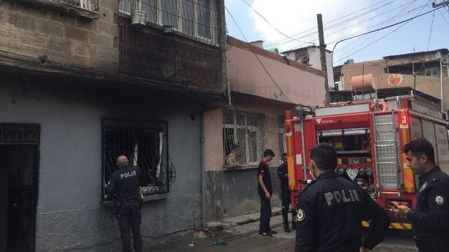 Uyuşturucu bağımlısı dehşeti yaşattı, çocuklar mahsur kaldı