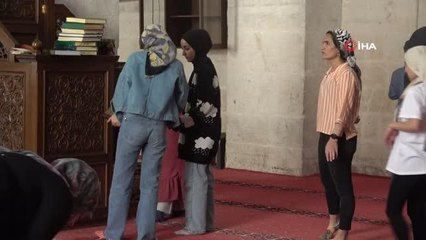 Mardin'de üniversite öğrencileri tarihi Ulu Cami'yi temizledi