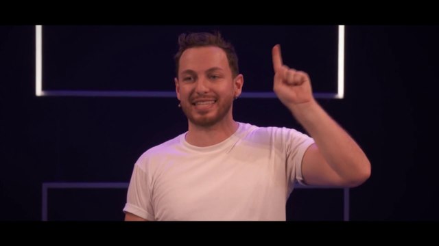 Alex Ramirès : Un agent immobilier qui manque de hauteur sous plafond - Sensiblement Viril - CANAL+
