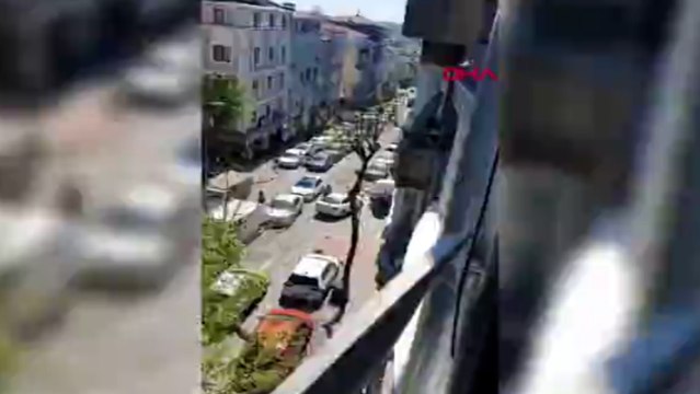 Fatih'te yol verme tartışmasında yumruk yumruğa kavga