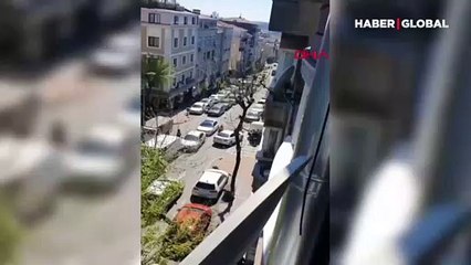 Fatih'te yol verme kavgasında tekmeler havada uçuştu