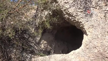 Télécharger la video: Elazığ'da Urartular döneminden kalma kaya mezarlarının turizme kazandırılması bekleniyor