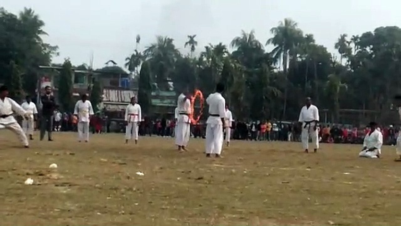 ভারতবর্ষের ৭৩-তম সাধারন-তন্ত্র দিবস উপলক্ষ্যে, জাতীয় মানের প্রশিদ্ধ সম্পন্ন ক্যারাটে প্রশিক্ষক তথা সংগঠনের সাধারন সম্পাদক কর্তৃক পরিচালিত, "অল বেঙ্গল স্পোর্টস ক্যারাটে-ডু-ফেডারেশনের" ক্যারাটে ছাত্র/ছাত্রী দের  ক্যারাটে প্রদর্শনী।