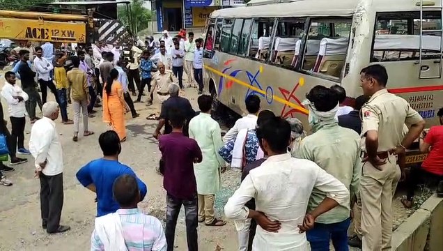 बारातियों से भरी बस पलटी, 20 जने घायल, पलभर में खुशियां चीख पुकार में बदली, देखिए वीडियो....