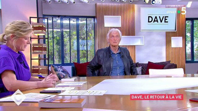 Dave revient dans C à vous sur son accident qui a failli lui coûter la vie: Quand tu tombes, que tu te réveilles 2 semaines après et que tu ne te souviens de rien... Cet accident, ce coma ma changé