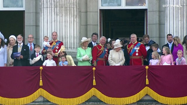 الملكة إليزابيث الثانية تحتفل بعيدها السادس والتسعين بعيداً من الأنظار