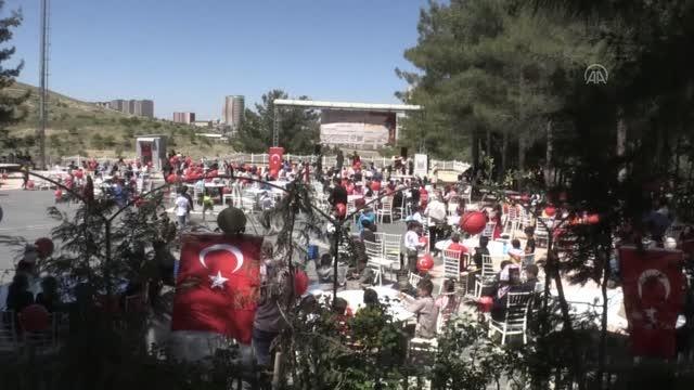 Tekne orucu tutan çocuklara öğle vakti özel iftar verildi
