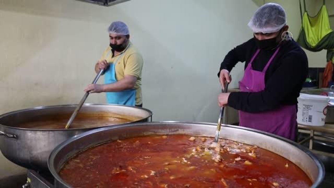 Çubuk'taki aşevinde kazanlar, 33 yıldır ihtiyaç sahipleri için kaynıyor