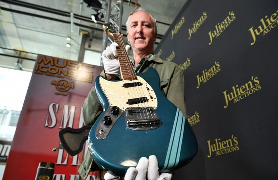 Kurt Cobain : la guitare du clip Smells Like Teen Spirit va être brièvement exposée à Londres