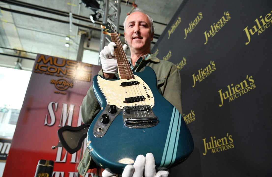 Kurt Cobain : la guitare du clip "Smells Like Teen Spirit" va être brièvement exposée à Londres
