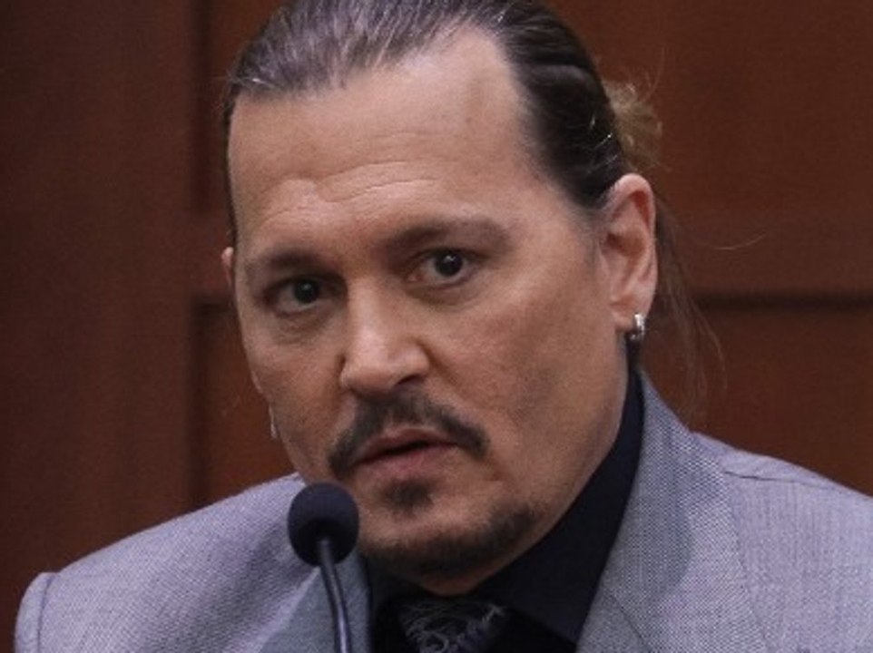 Johnny Depp spricht vor Gericht über Drogen-Hochzeit mit Amber Heard