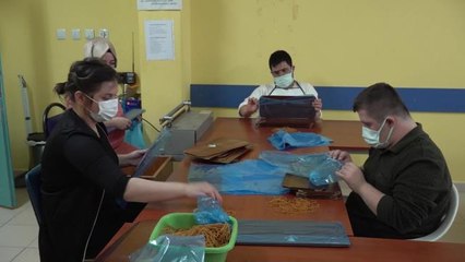 Tekirdağ'da Down Sendromlu Çocuklar Galoş Üretiyor