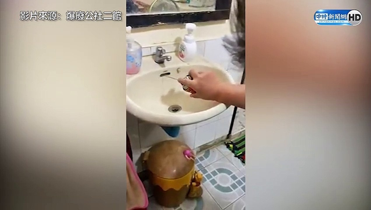 朝洗手台黑洞噴殺蟲劑 超噁下場7千人看傻：差點閃尿