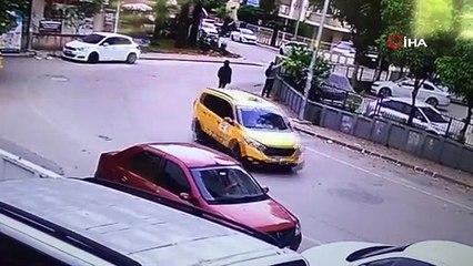 Adana’da kapkaççı dehşeti! Yerde sürüklediği kadının bacağını kırdı