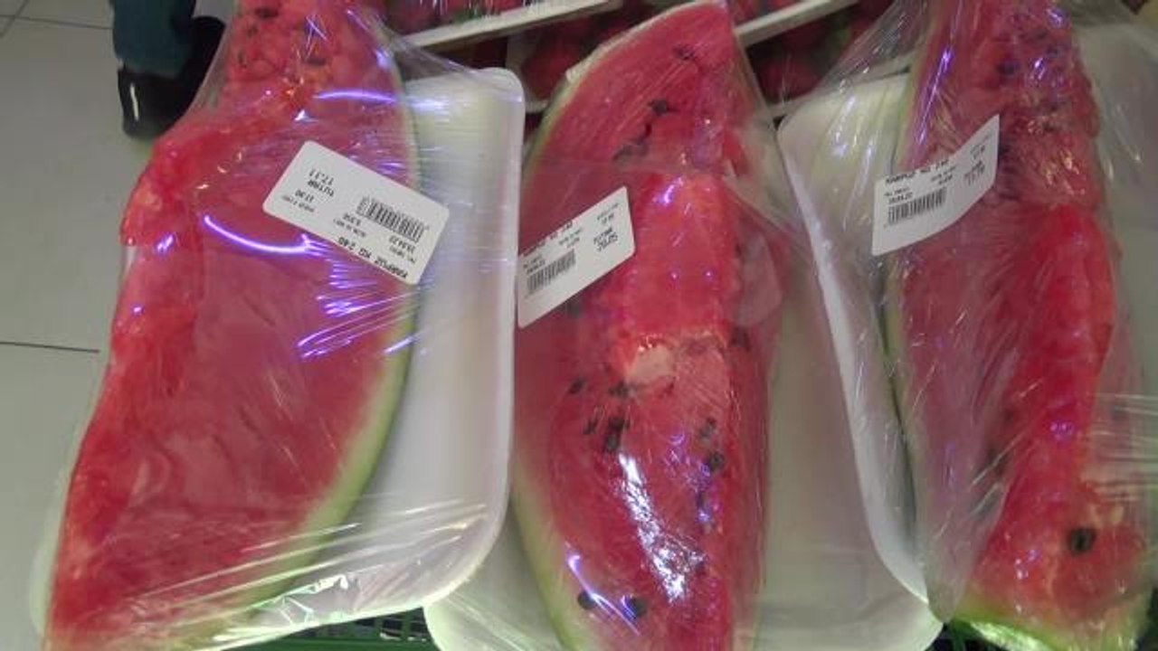 Osmaniye'de Market Çalışanı: "Karpuzun Tamamı 250 TL'ye Tekabül Ediyor, O Yüzden Dilim Dilim Satıyoruz"