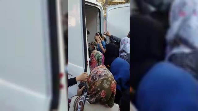 Gaziantep Büyükşehir Belediyesi'nin Ekmek Dağıtımında İzdiham Yaşandı. Ali Haydar Hakverdi: Bu Rezillik Elbet Bitecek