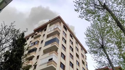 Son dakika haberleri: Kadıköy'de 10 katlı boş binanın çatısındaki yangın söndürüldü