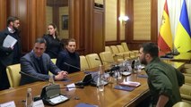 Sánchez anuncia a Zelenski el envío de 200 toneladas de armamento a Ucrania