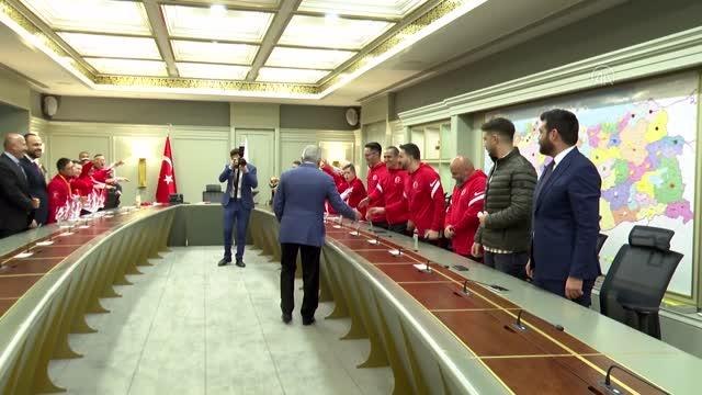 AK Parti Genel Başkanvekili Yıldırım, Down Sendromlular Futsal Milli Takımı'nı kabul etti