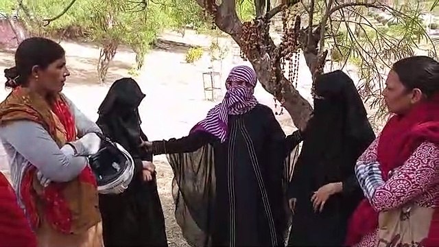 17 व 19 वर्षीय बेटी बोली पिता जबरन शादी करना चाहता, बंधक बनाया