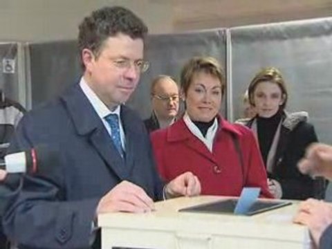 Hénin- Dalongeville (PS) devant Marine Le Pen (FN)