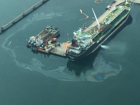 İZMİT KÖRFEZİ'Nİ KİRLETEN GEMİYE 6 MİLYON TL CEZA