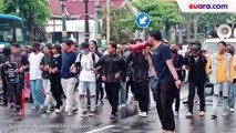 Ratusan Massa Demo Tutup Jalan di Tugu Jogja, Tuntut Pemerintah Turunkan Harga Minyak, BBM hingga PPN