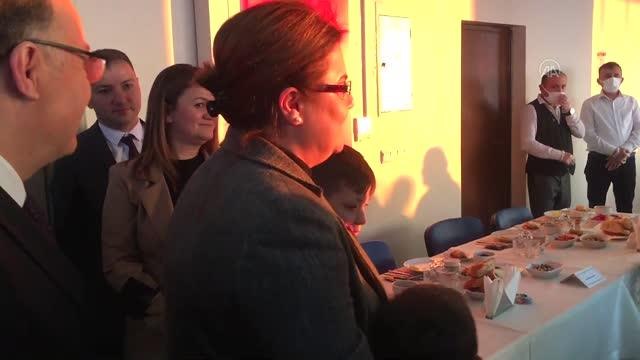 ZONGULDAK - Bakan Yanık, huzurevi sakinleriyle iftar yaptı