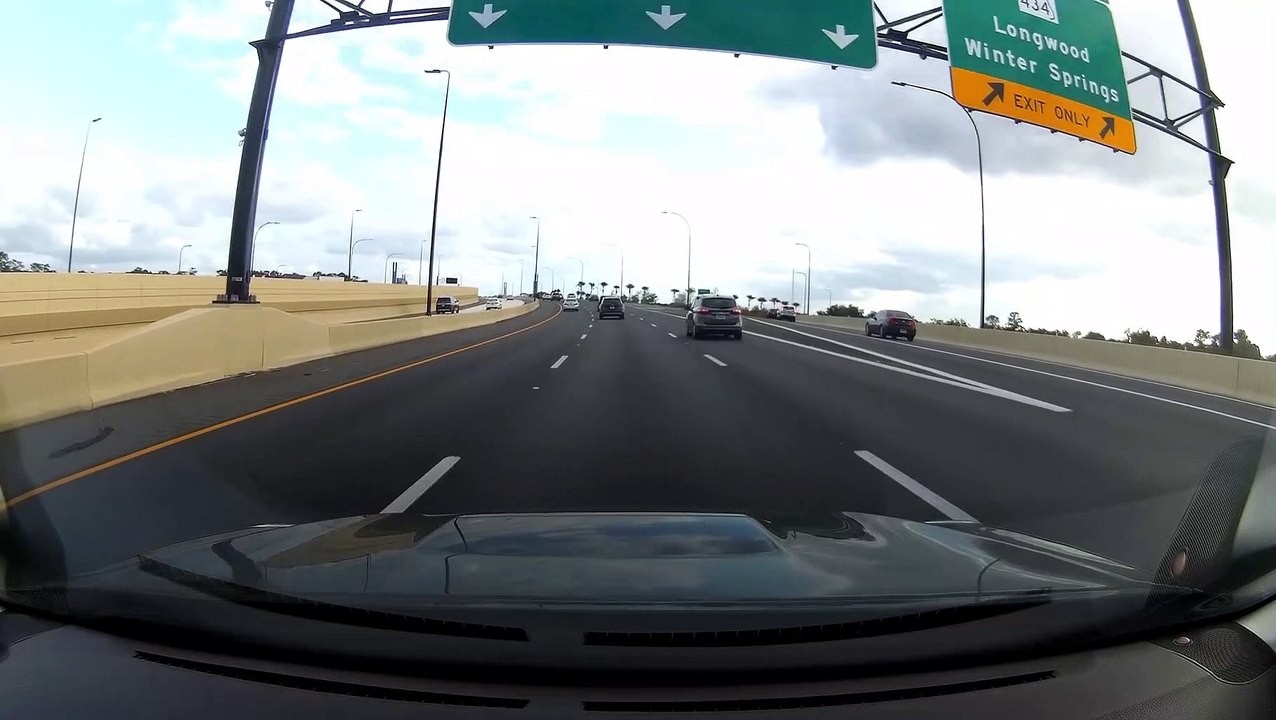 Porsche Spins Out on Interstate