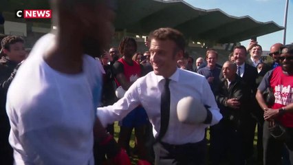 Présidentielle 2022 : Emmanuel Macron en campagne à Saint-Denis