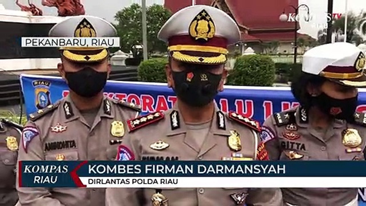 Ditlantas Polda Riau Bagikan 250 Bungkus Takjil