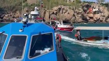 Açıldıkları tekne ile falezlere çarpmak üzere olan 9 kişinin imdadına deniz polisi yetişti