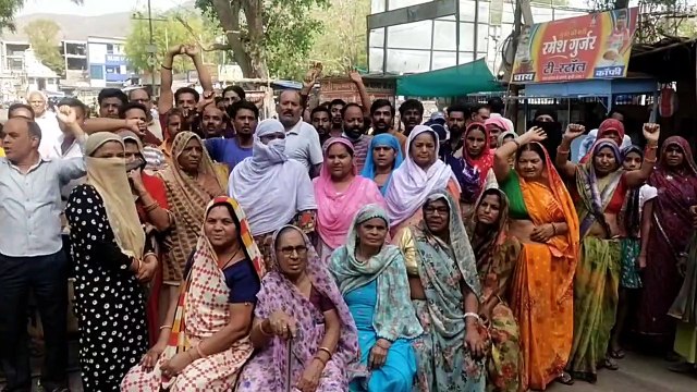 Video : समस्या का समाधान नहीं हुआ तो आक्रोशित लोगों ने लगाया जाम