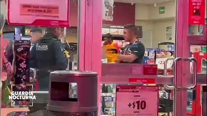 Empleado de Oxxo recibe un botellazo tras discutir con un cliente alcoholizado