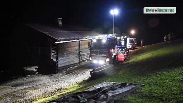 Auto ging auf Alm in Finkenberg vor Augen der Lenkerin in Flammen auf